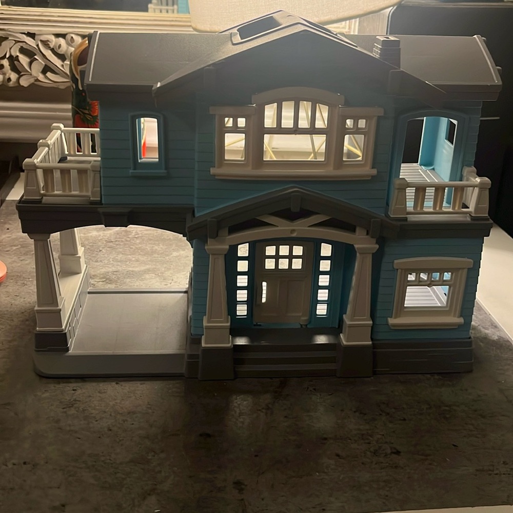Green toy house